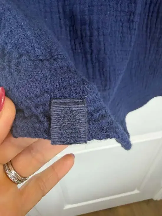 Tommy Bahama Island Gauze Short-Sleeve V-Neck Top, Size S - Picture 6 of 8